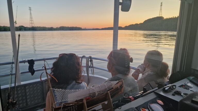 Apus pe Dunare la Tulcea, Excursii Delta Dunarii