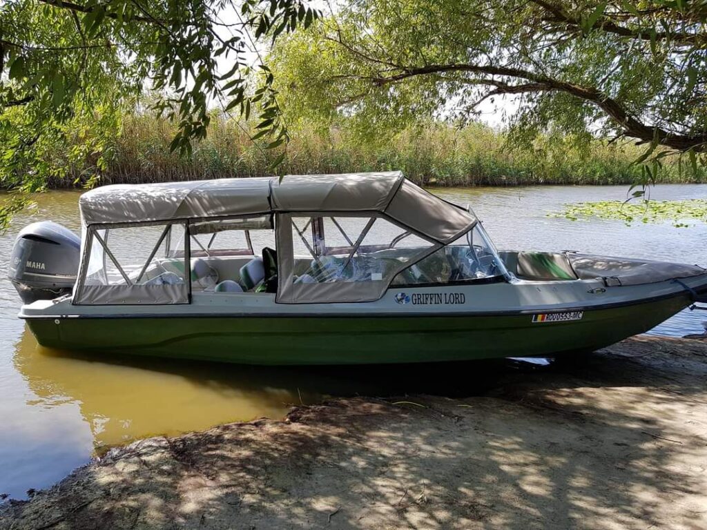 Excursii in Delta Dunarii cu barci rapide